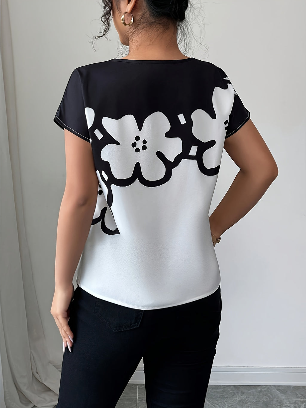 Style + Women's Elegant Commuter Floral Top YY0328720 - White