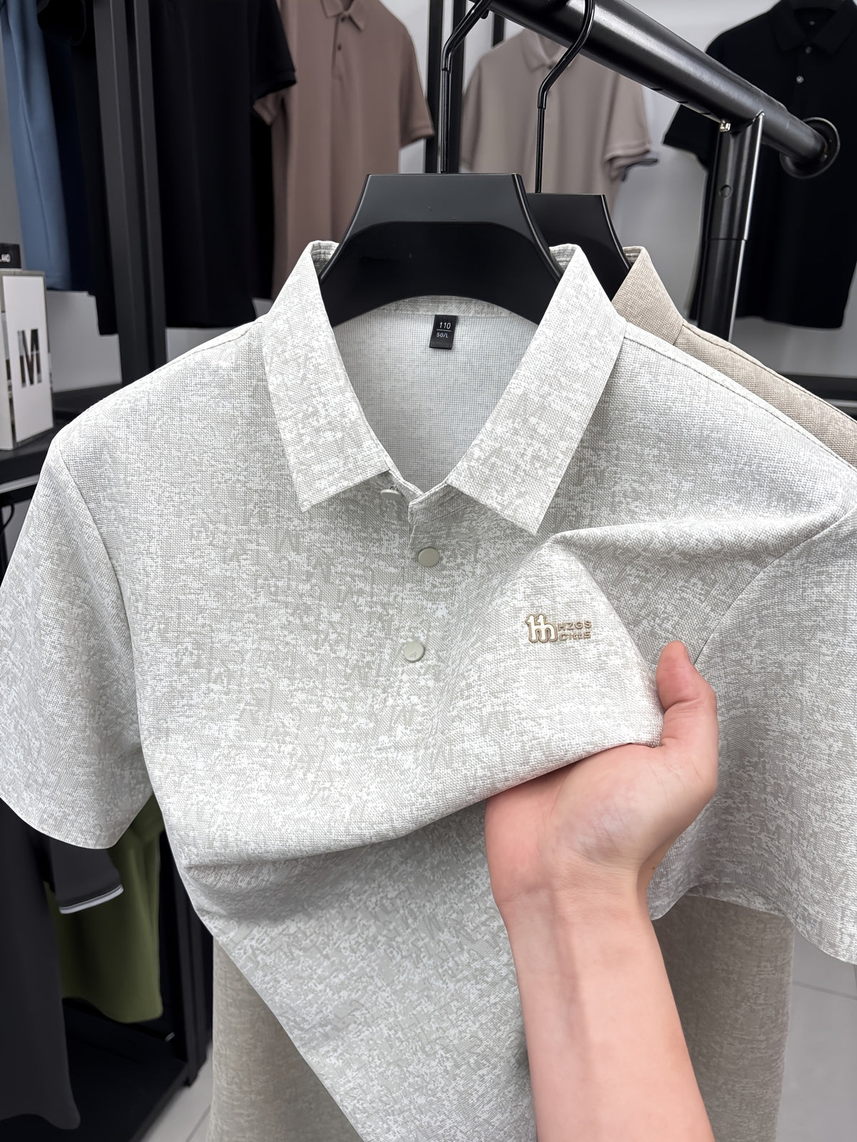 Minimalist Urban Short-Sleeve Polo Shirt for Portable Daily Commuting - White