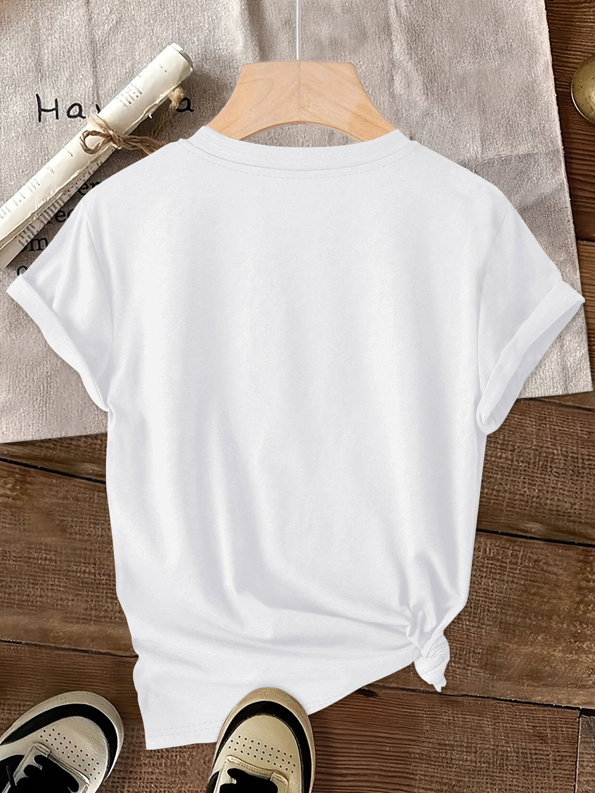 Disney Minnie with a Smile on Her Cheek Printed Fashion Women'S Round Neck Casual T-Shirt, Comfortable Fabric Short Sleeved, Round Neck Women'S T-Shirt, Worn in Spring And Summer - White