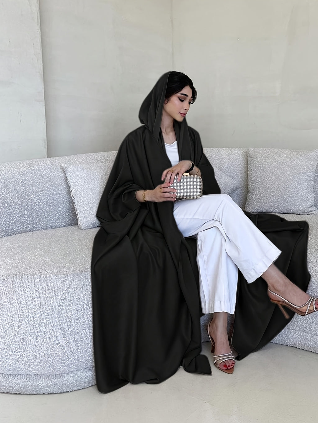 Fashionable Muslim Women's Wear: Simple, Elegant, and Stylish Soft-Light Forged Loose Batwing Sleeve Abaya Gown - Black