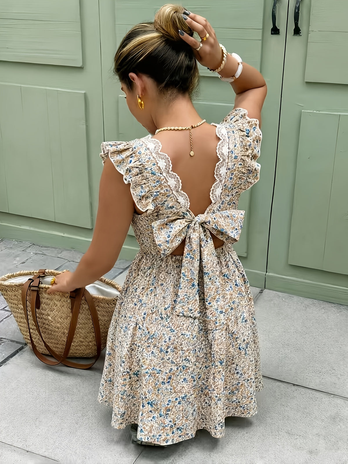 French Elegant Floral Print V-Neck Dress, Ruffled Hem And Belt Detail - Mixed colors