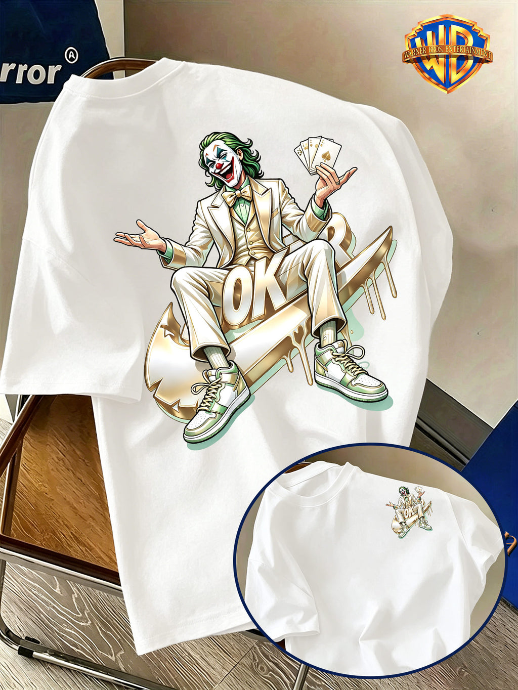 Warner Bros. Official Men's Short-Sleeve Pure T-Shirt, Authentic DC Elegant JOKER Character Badge Graphic, Double-Sided Light Luxury Decorative Print Design, American Vintage Streetwear Style, Spring/Summer Top, Regular Fit, Suitable for Outdoor - White