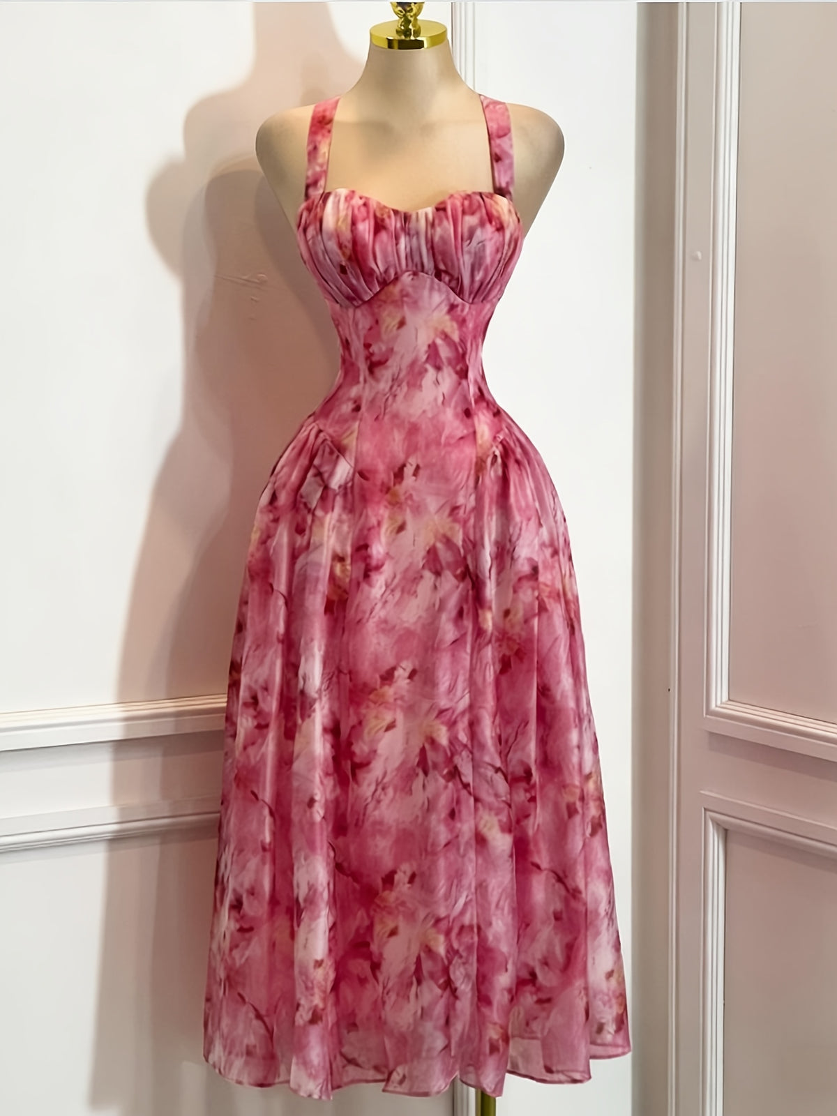 Women's Elegant and Fashionable Floral Print Dress, Halter Neck Backless Waist-cinching Long Dress - Mixed colors