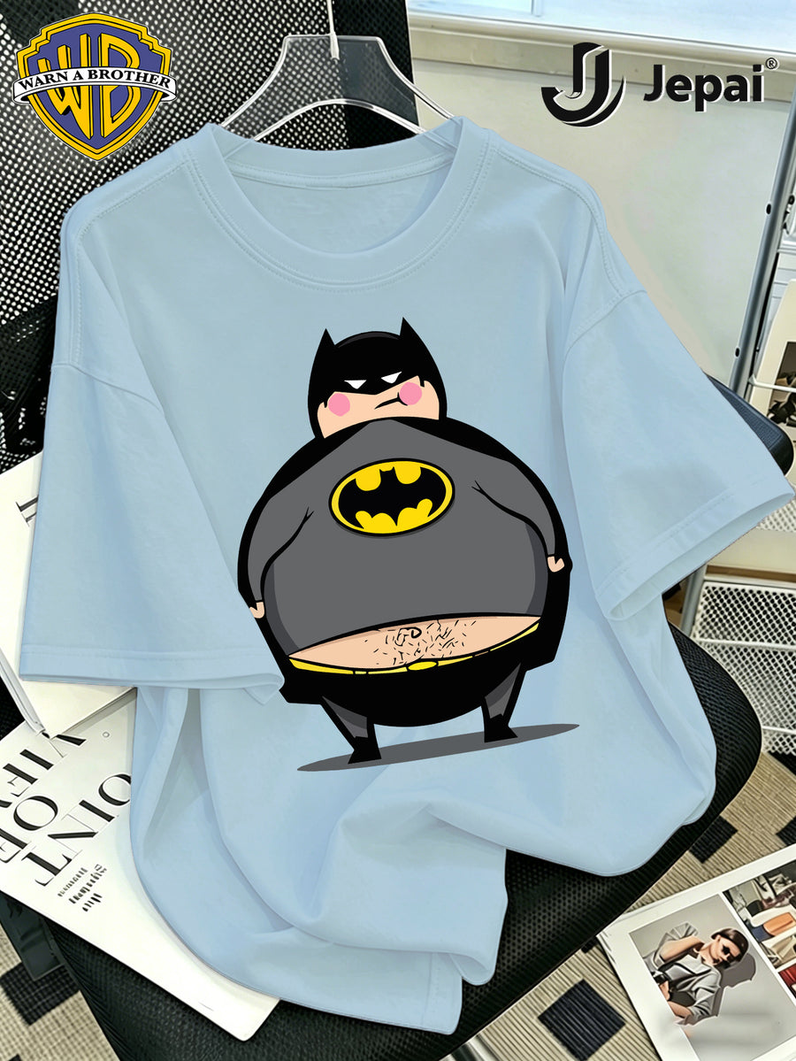 Warner Bros. Exclusive License, Retro Street Style DC Batman Cartoon Classic Character Print Design Men'S Summer Basic Casual Short Sleeve Top, Casual Round Neck Shirt, Suitable for Outdoor Wear, Fitness, Office, And Daily Casual Wear - Light Blue