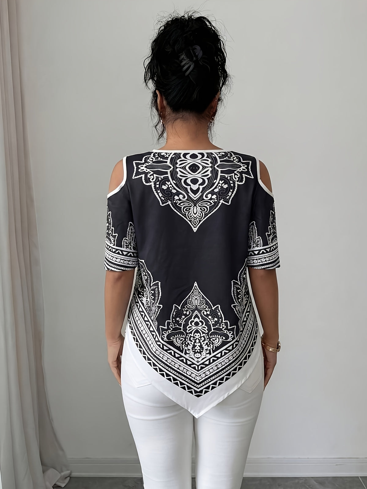 Women's Elegant Asymmetrical Hem Blouse Top - Short Sleeve Round Neck Church Shirt with Asymmetrical Hemline, Black & White Print Suitable for Commuting, Church Events, Casual Outfits, Spring Summer Fall Wardrobe Essential - Black