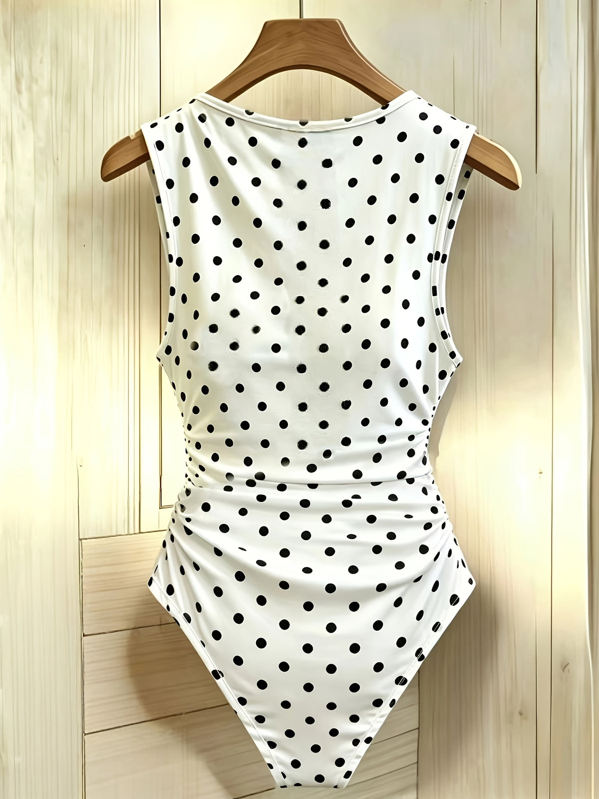 Simple and Casual Style Bodysuit: Classic Black and White Polka Dot Off-Shoulder Sleeveless Twist Detail Slim-Fit Bodysuit T-Shirt, Suitable for Spring and Summer Daily Layering and Commuting Outfits - Mixed colors