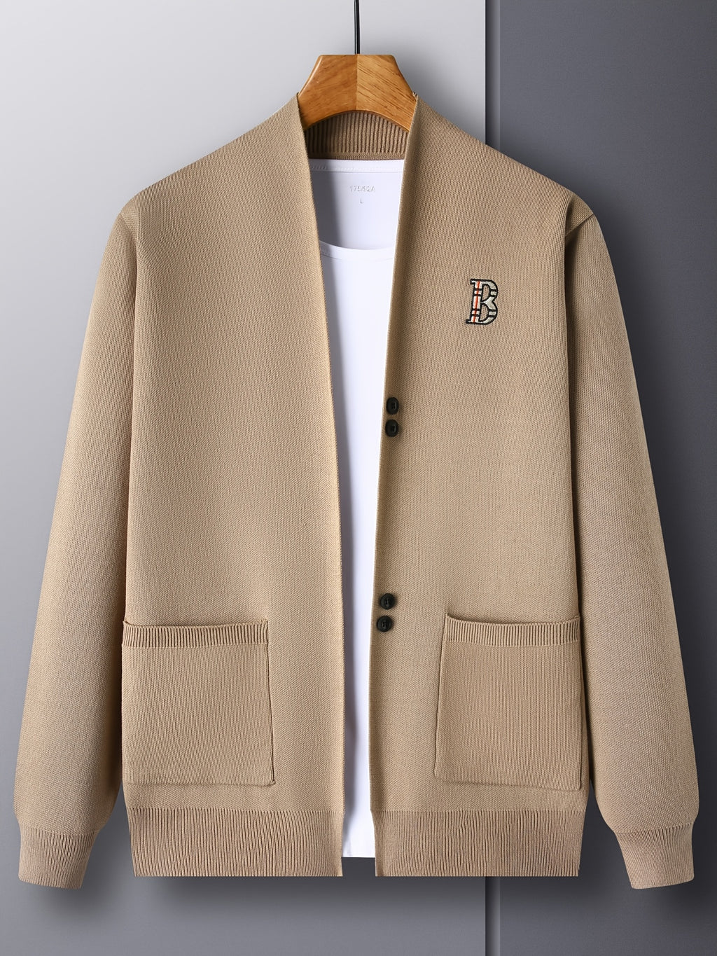 [Wading Whale OBM] Spring/Summer New Men'S Knit Cardigan, Old Money Style Solid Color V-Neck Long Sleeve Open Front Sweater with Single Button Closure And Ribbed Texture, Side Pockets And Chest Embroidery Design - Apricot