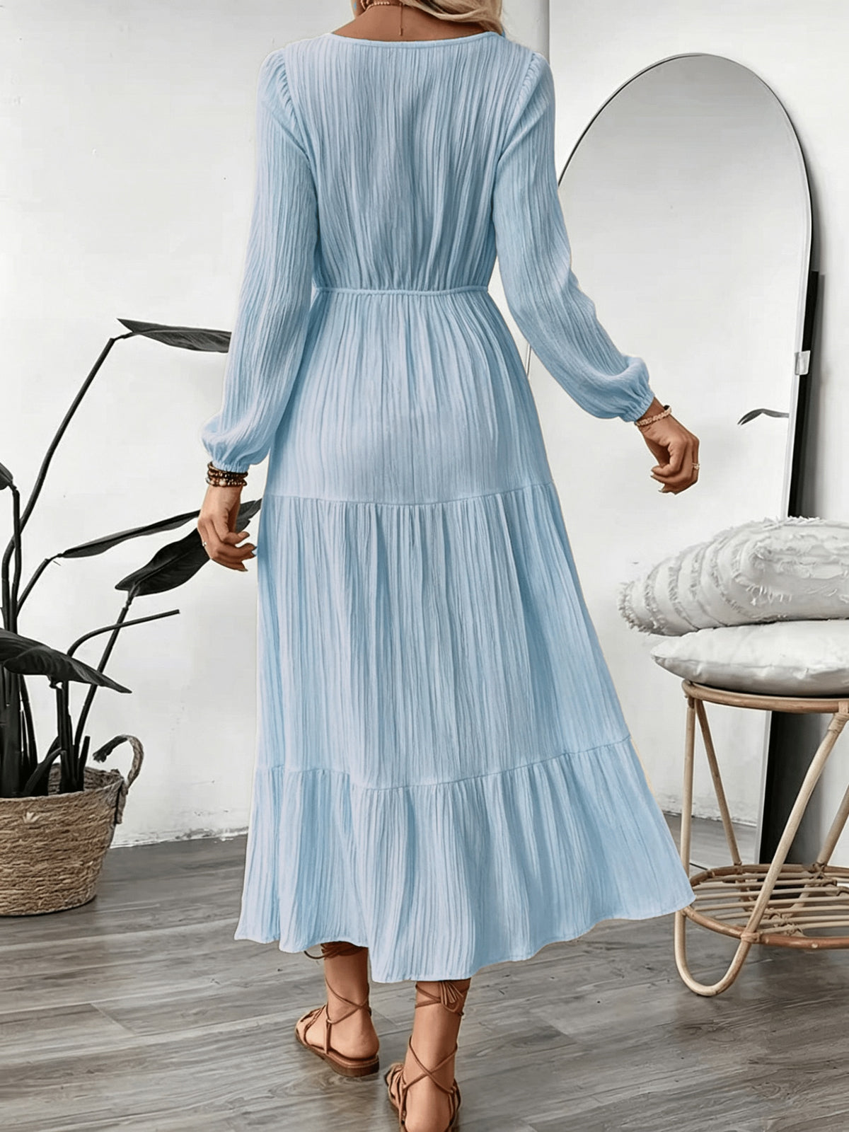 Women's Vacation Style Dress, Elegant and Fashionable V-Neck Lace Long Sleeve Maxi Dress - Sky Blue