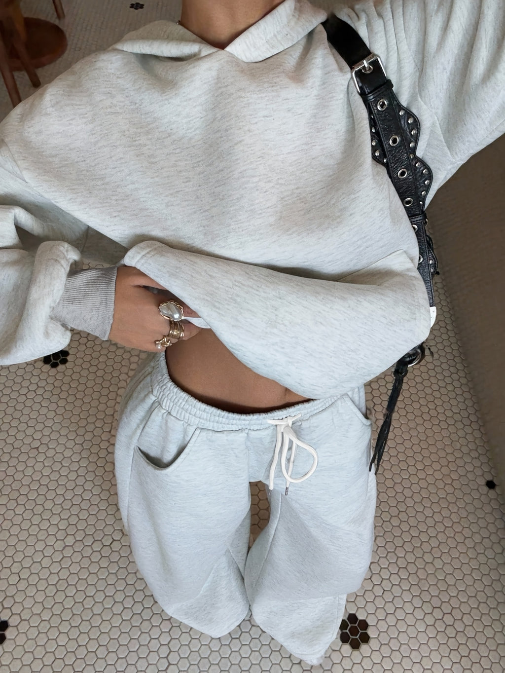 Plus Size - Autumn Winter New Size Large Solid Color Hooded Fleece Sweatshirt Set with Kangaroo Pouch And Drawstring Wide-Leg Sweatpants, Casual Lazy Style Two-Piece Set, Non-Restrictive Fit Suitable for Home, Daily Outings, And Outdoor - Light Grey