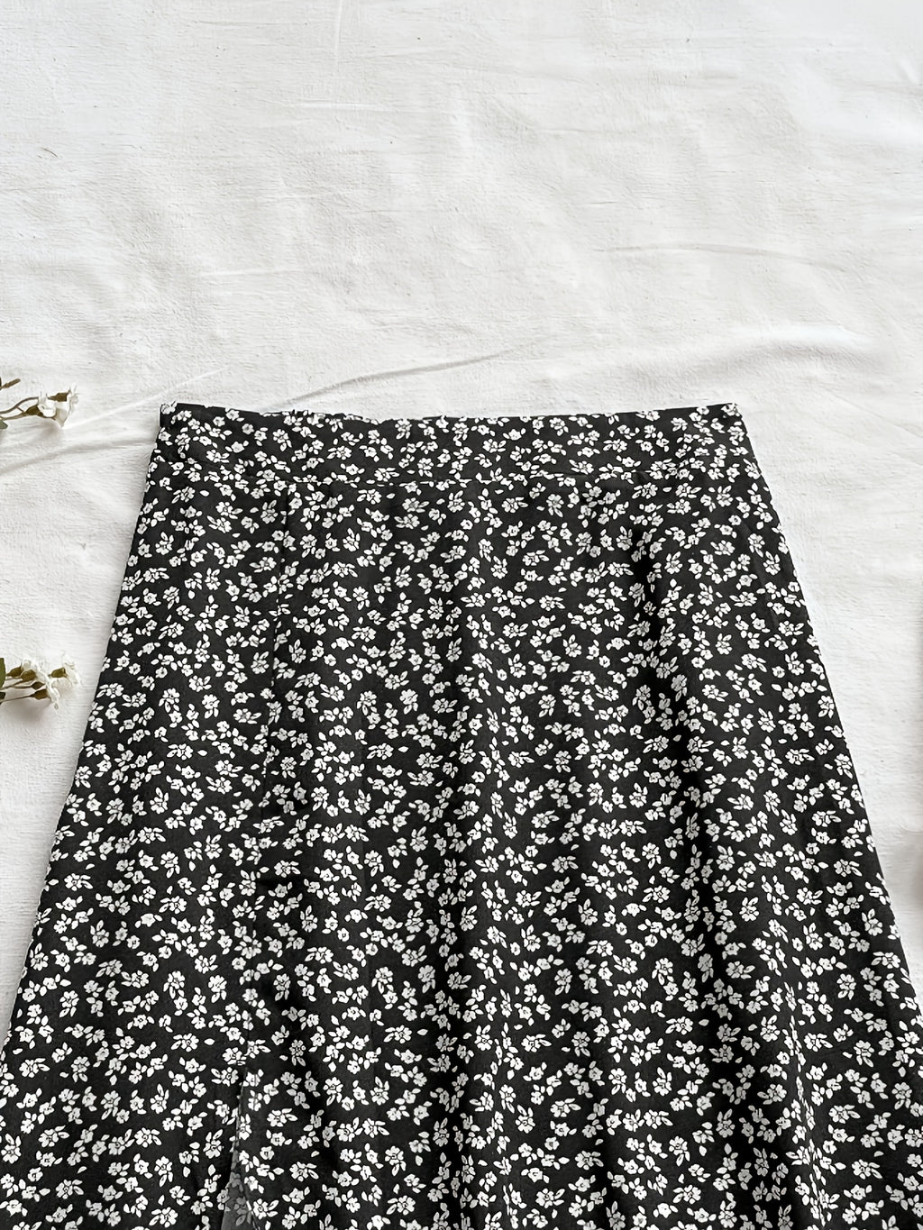 Item No.: ZD1127244 Spring/Summer Women's Simple, Fashionable, Casual, and Versatile Skirt - Black Floral