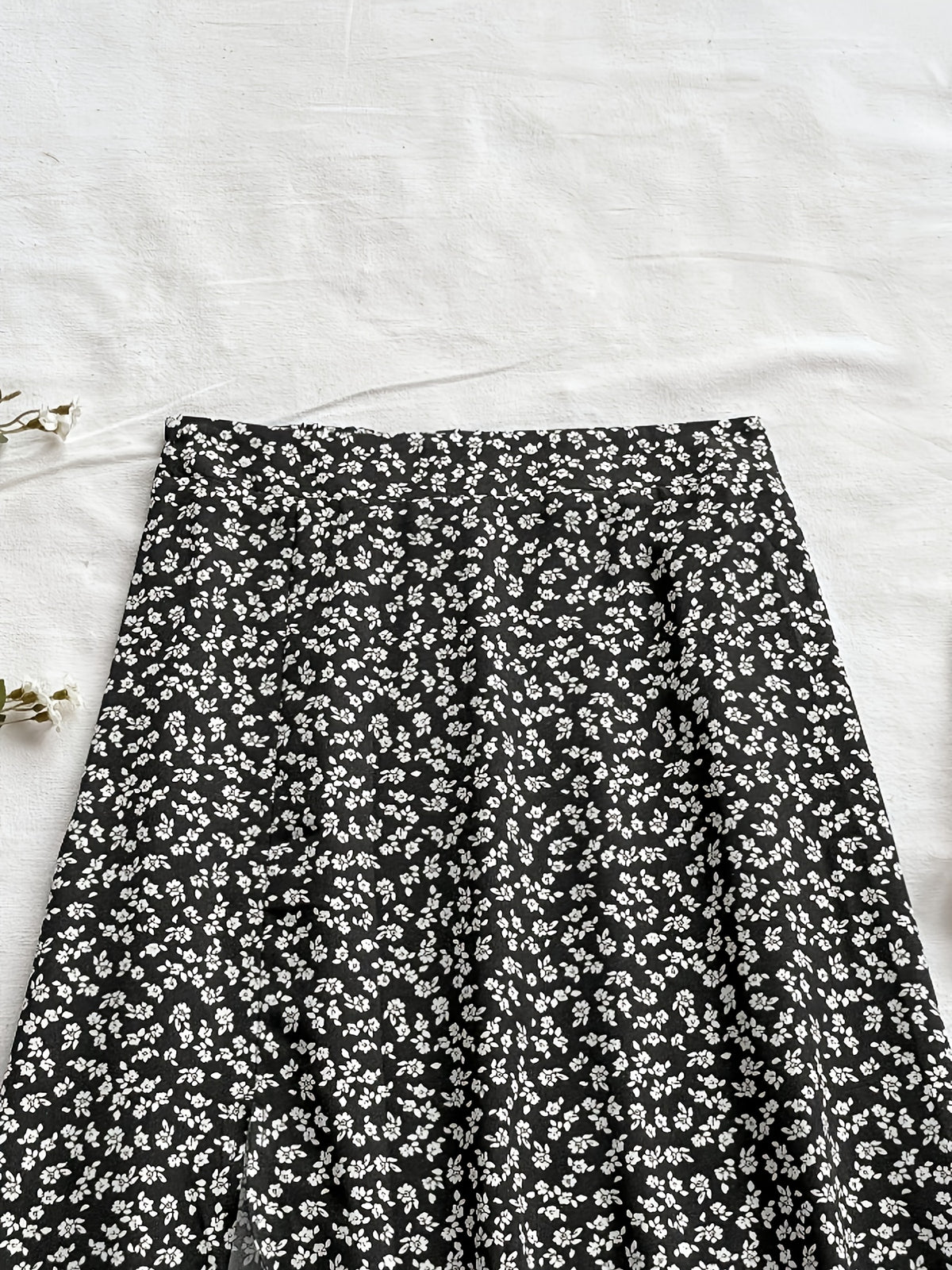 Item No.: ZD1127244 Spring/Summer Women's Simple, Fashionable, Casual, and Versatile Skirt - Black Floral