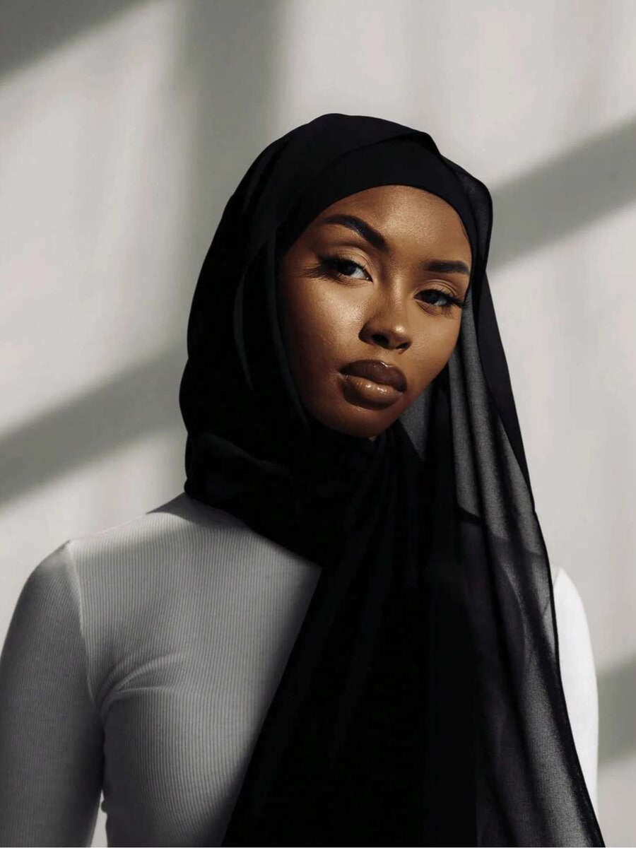 2pcs/Set Includes One Solid-Color Chiffon Headscarf And One Tube-Style Under-Cap. Made from High-Quality, Durable Chiffon, The Set Is Smooth, Comfortable, And Breathable. Suitable for Daily Wear, Commuting, And Eid Prayers; Perfect for All Seasons - Black
