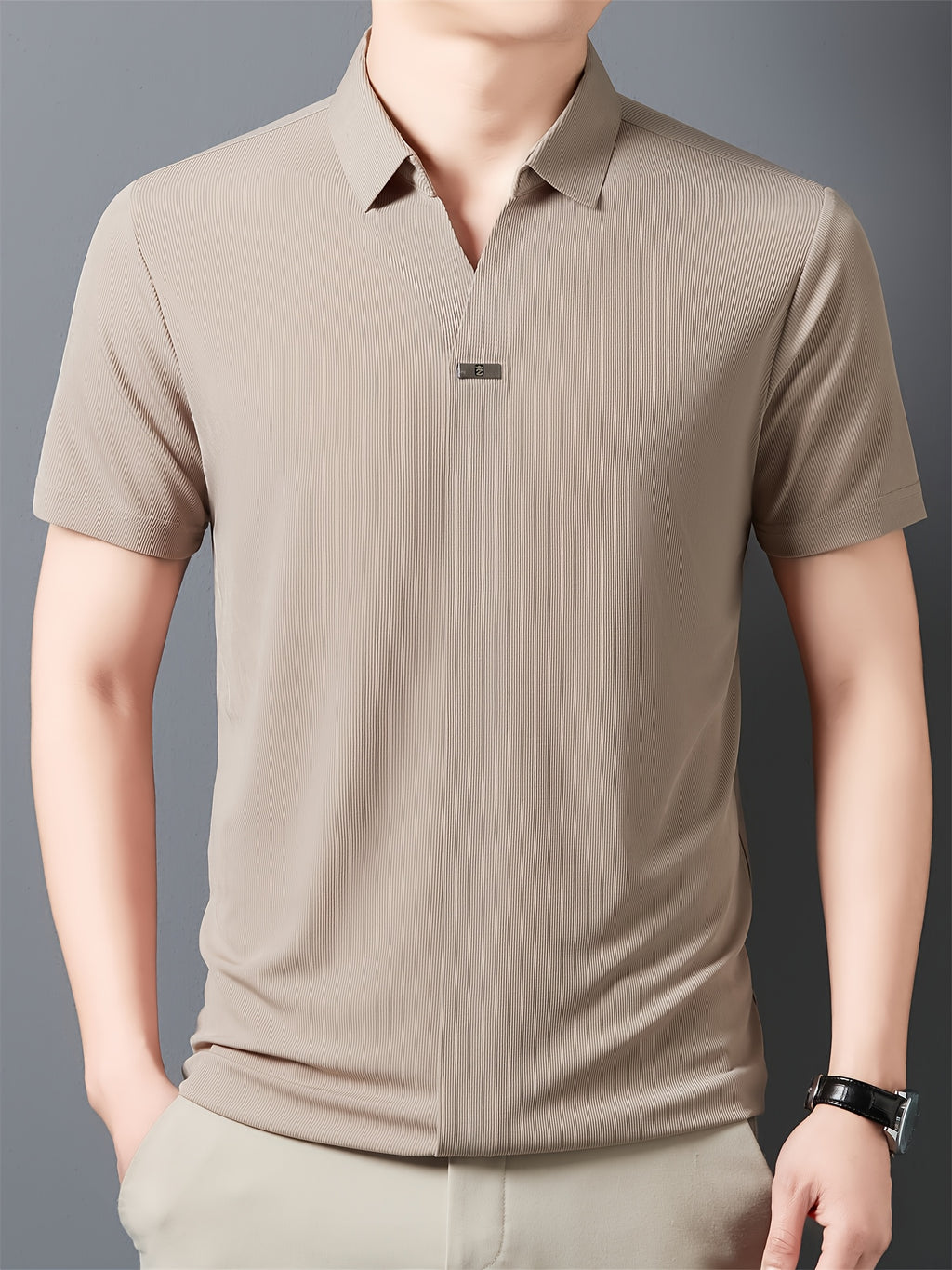 [Qiaoximei OBM] Summer New Men'S Lapel Henley Shirt, Polo Top, Icon Decoration, Suitable for Casual Outings And Versatile Style, Men'S Gift - Light Coffee