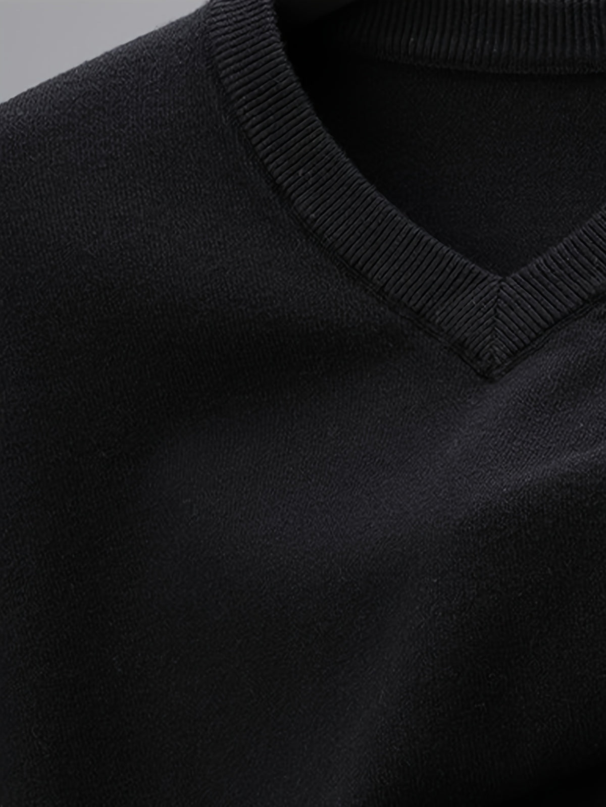 Men's V-neck Knit Base Layer, Form-fitting Without Being Tight, Accentuates a Clean Silhouette While Allowing Unrestricted Arm Movement. Suitable for Business Commutes, Family Gatherings, and Holiday Celebrations - Black