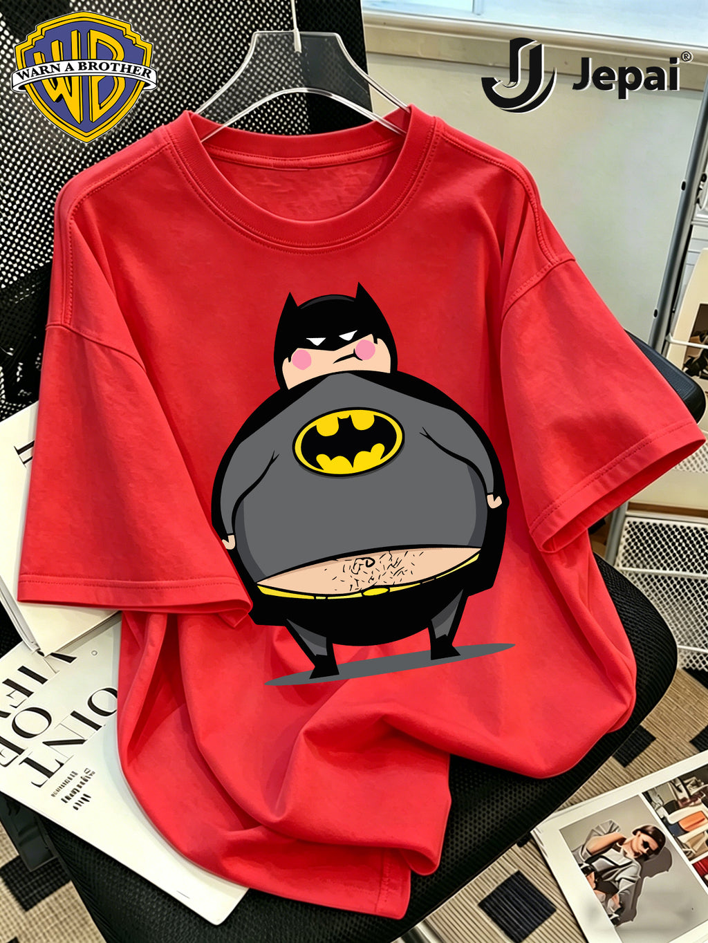 Warner Bros. Exclusive License, Retro Street Style DC Batman Cartoon Classic Character Print Design Men'S Summer Basic Casual Short Sleeve Top, Casual Round Neck Shirt, Suitable for Outdoor Wear, Fitness, Office, And Daily Casual Wear - Red