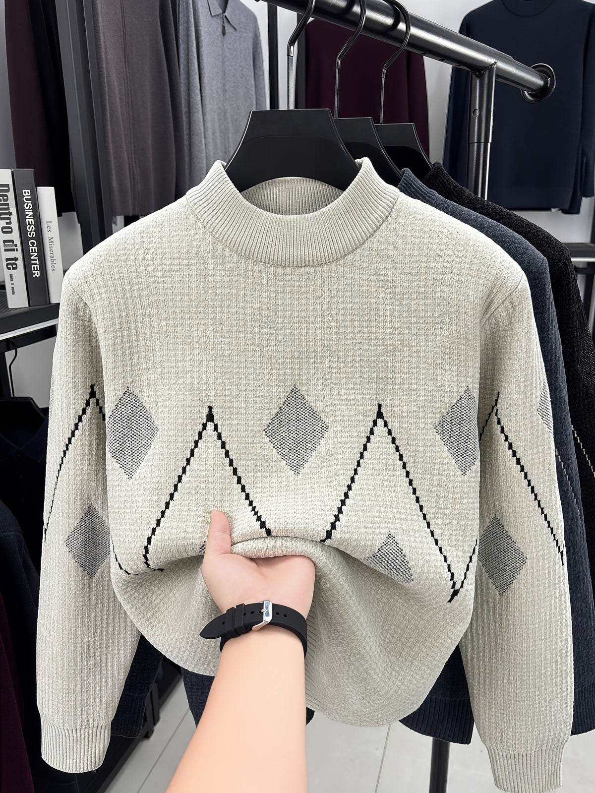 Minimalist Urban Crewneck Sweater for Portable Daily Commuting - Off White