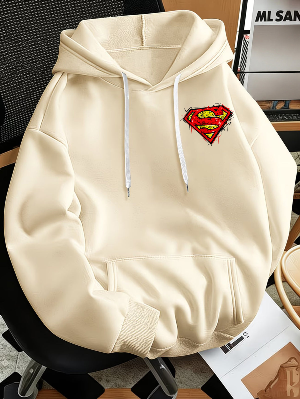 Men'S Fashion Sweatshirt, Retro Distressed Cracked Graffiti Superman Logo Print Design, Men'S Trendy Hoodie Loose Fit, Adjustable Drawstring, Fleece-Lined Sweatshirt Comfortable Fall Winter Wear, Outdoor Sports Casual Trendy Clothing - Apricot