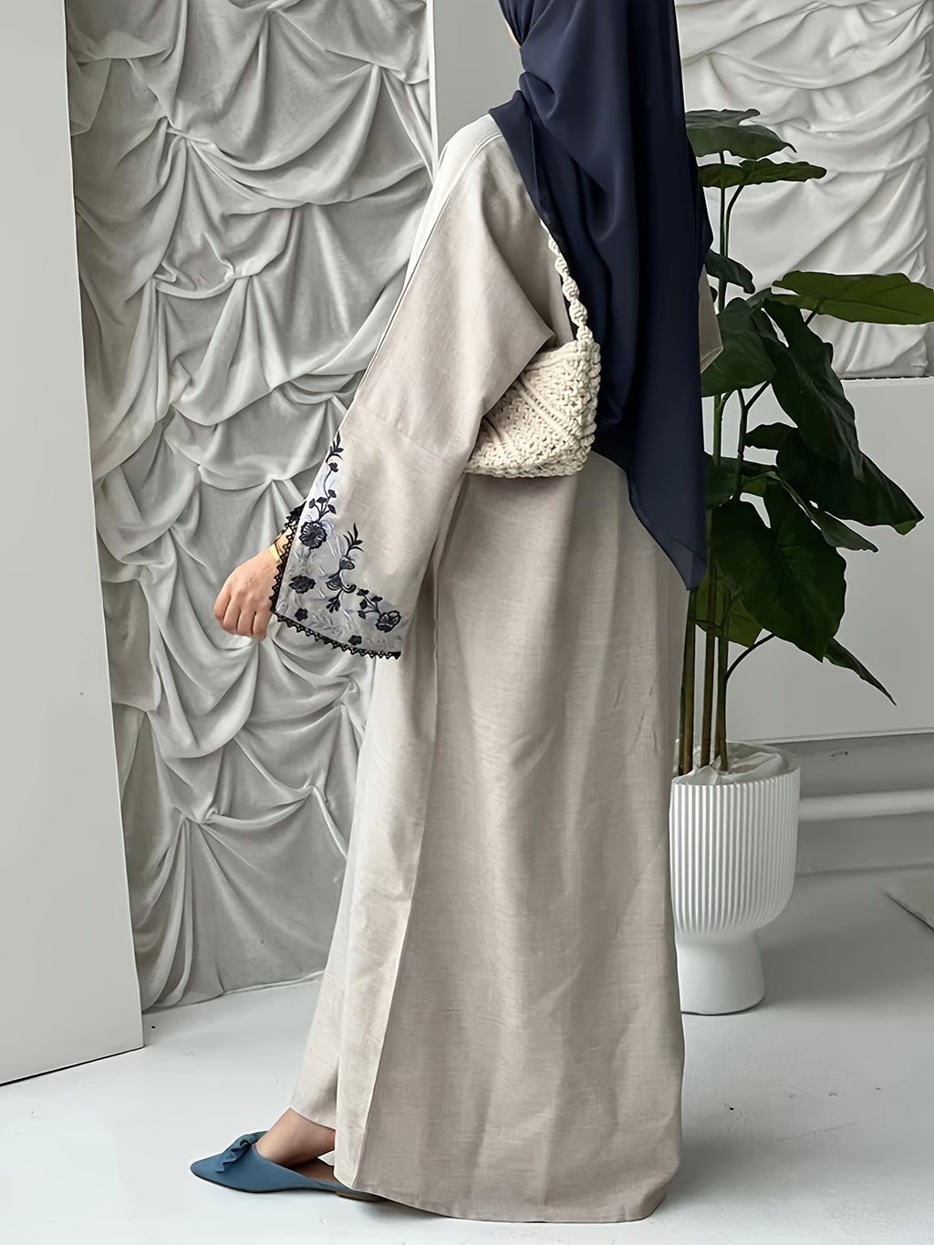 New Long Robe Middle Eastern Muslim Fashion Embroidery Elegant Dress - Apricot