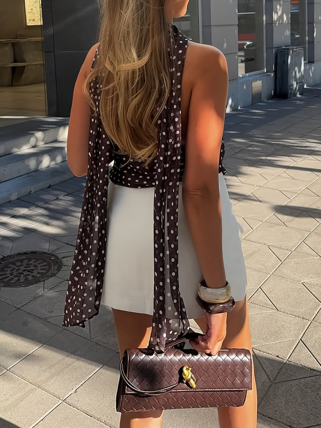 Women'S Summer Off-Shoulder Backless Polka Dot Halter Neck Top, Metallic Decorative Buckle, Elegant And Chic, Retro Polka Dot Off-Shoulder Blouse, Beautiful Women'S Sleeveless Top Fashion Vest, Suitable for Daily Home Wear, Outings, Banquets - Dark Brown