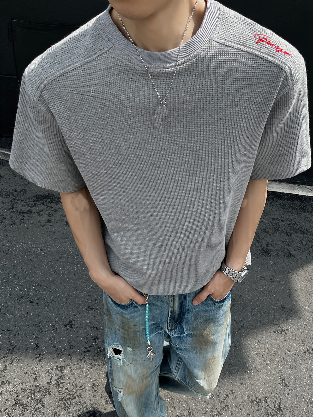 Men's Casual Sports T-shirt, a Fashionable and Trendy Men's T-shirt Featuring  Embroidery, Simple and Versatile Solid Color with a Round Neck and Short Sleeves. The Loose Fit Offers Comfort with Slightly Stretchy Fabric, Ideal for Daily Casual Wear - Grey