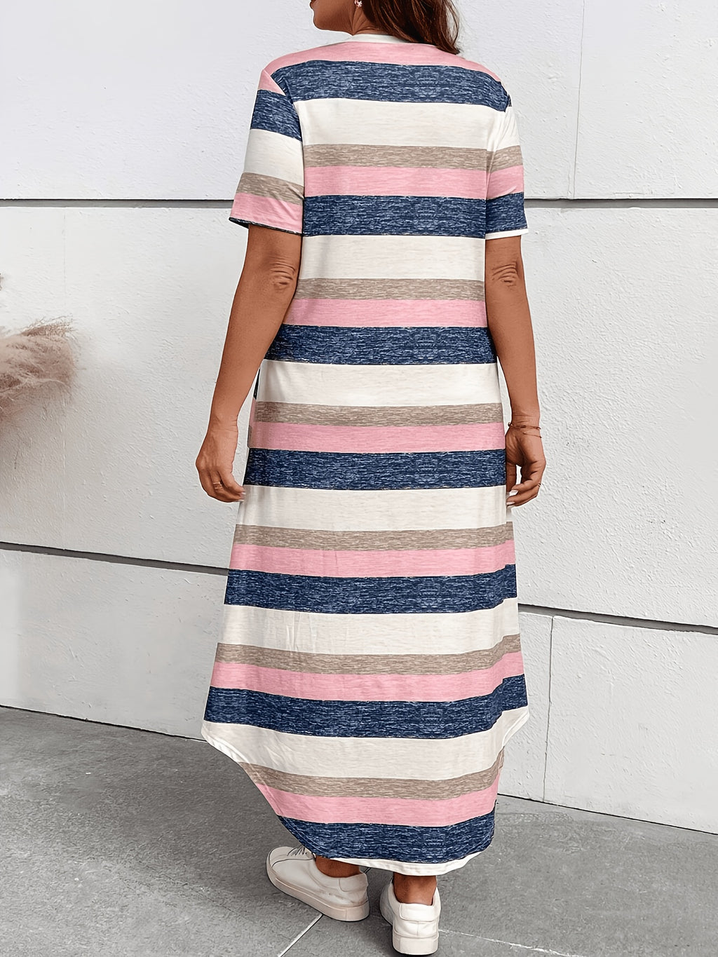 Plus Size Women'S Contrast Striped Printed Loose Curve Hem V-Neck Short Sleeve T-Shirt Long Nightgown, Ultra-Comfortable Home Sleepwear - Mixed colors