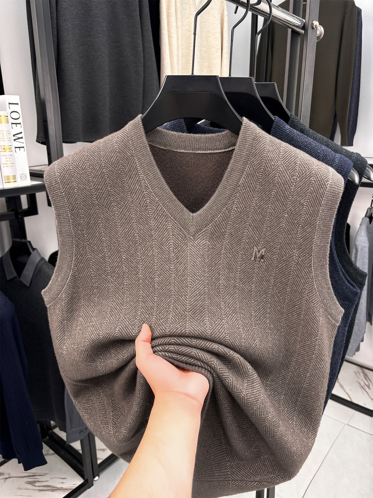 Autumn/Winter Knitted Solid Color V-Neck Sweater, Basic Knit Pullover, Men's Fashion Knit Sleeveless Vest, All Sizes S - Camel