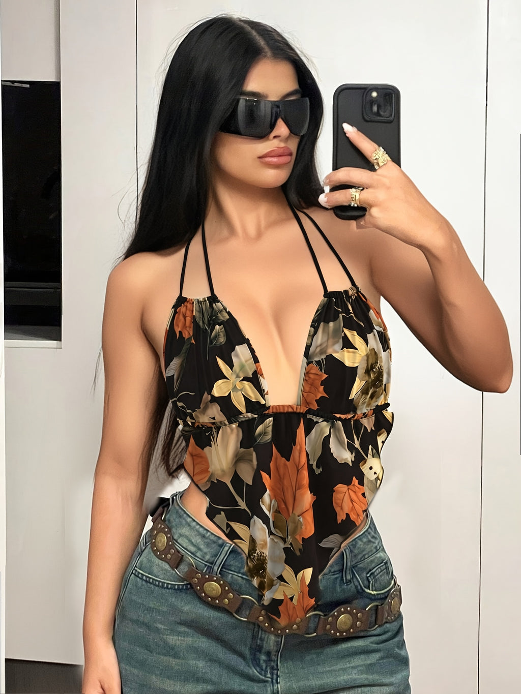 Hawaiian Style Random Printed Maple Leaf Backless Halter Top, Daily Casual Summer Wear Halter Top, Sleeveless V-neck, Irregular Printed Halter Top, Slim Fit, Thin Shoulder Strap, Backless Design Suitable for Summer Casual Wear - Black
