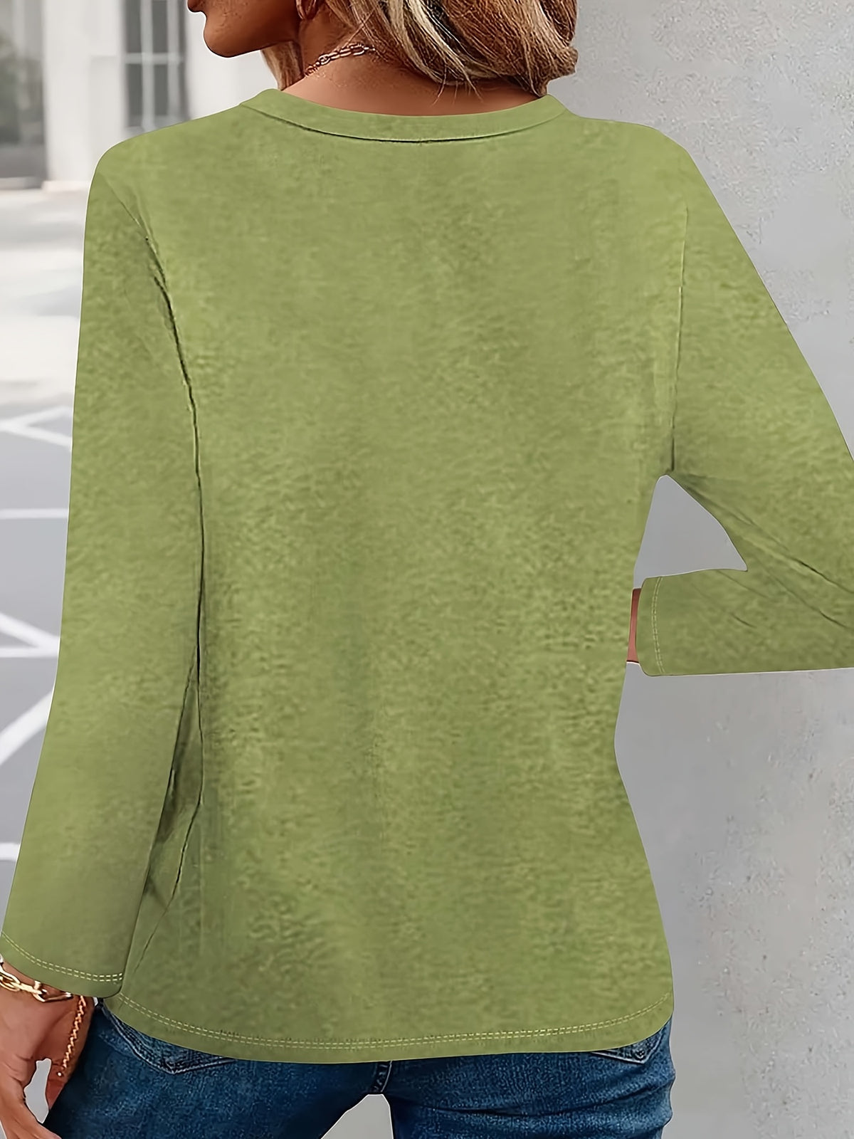 Women'S V-Neck Long Sleeve T-Shirt Made of Pure, Featuring a Printed Design That Flatters The Figure And Is Versatile for Various Outfits - Green