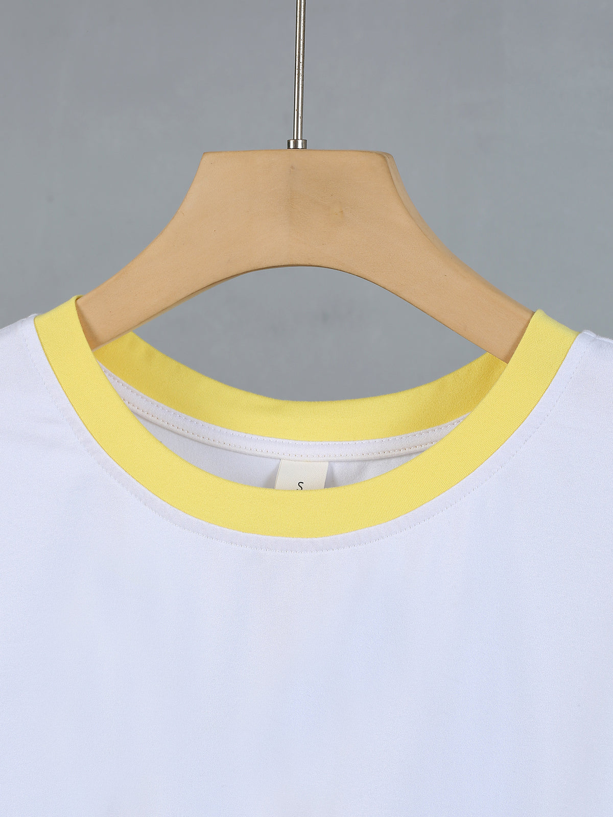 20pcs Women's Colorblock T-Shirt Single Piece, Hand-Drawn Line Art Couple Holding Hands with Heart Print, Colorblock Summer  Sleeve Crew Neck Short Sleeve T-Shirt - Breathable Crew Neck Casual Sport Top, Loose Fit Spring Festival Trendy Apparel - Yellow + White