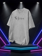 Men's Washed Short-Sleeve T-Shirt, Made of Pure Cotton Fabric That Is Breathable and Skin-friendly. The Relaxed Fit Is Comfortable and Versatile. Features a Creative Print of a Runner on the Front + EKG, Combining Athletic Passion with the Rhythm - Grey