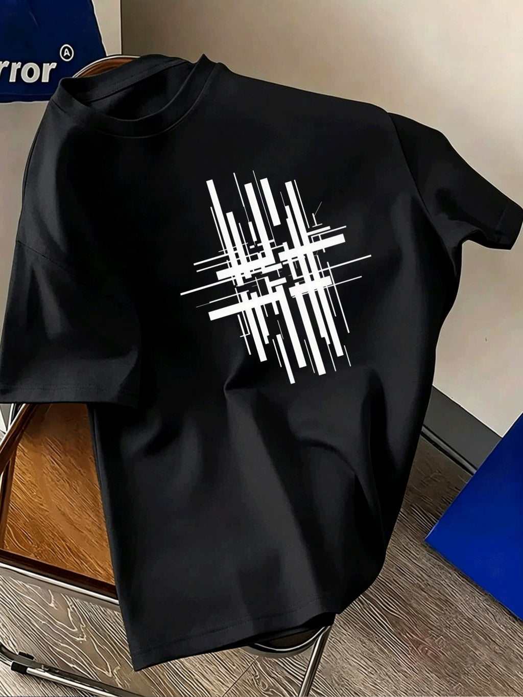 Men's Round-neck Short-sleeve Top with a Minimalist Black and White Abstract Geometric Line Pattern, Featuring a Modern Art Design Style. Suitable for Daily Casual Streetwear, It Is Both Fashionable and Comfortable - Black