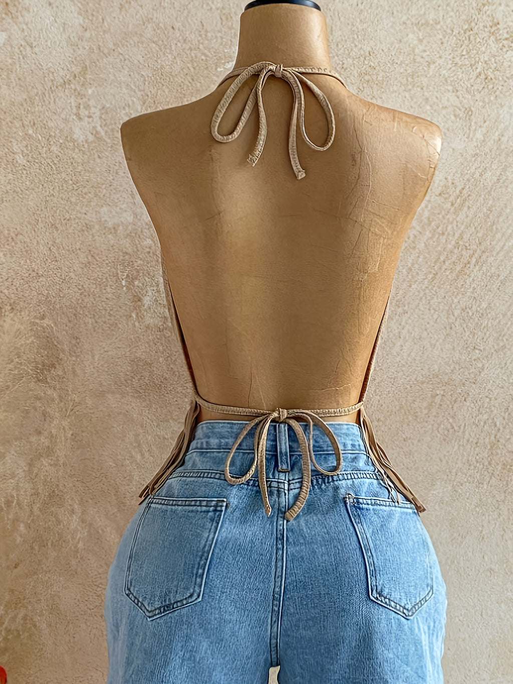 Halter Neck Deep V Tassel Camisole, Hot Style Slim Fit Ruched Top, Vacation Style Personalized Decorative Vest, Women'S Vacation Casual Backless Sleeveless Top, Tassel Hem, Can Be Worn Inside Or Out, Suitable for All Seasons - Khaki