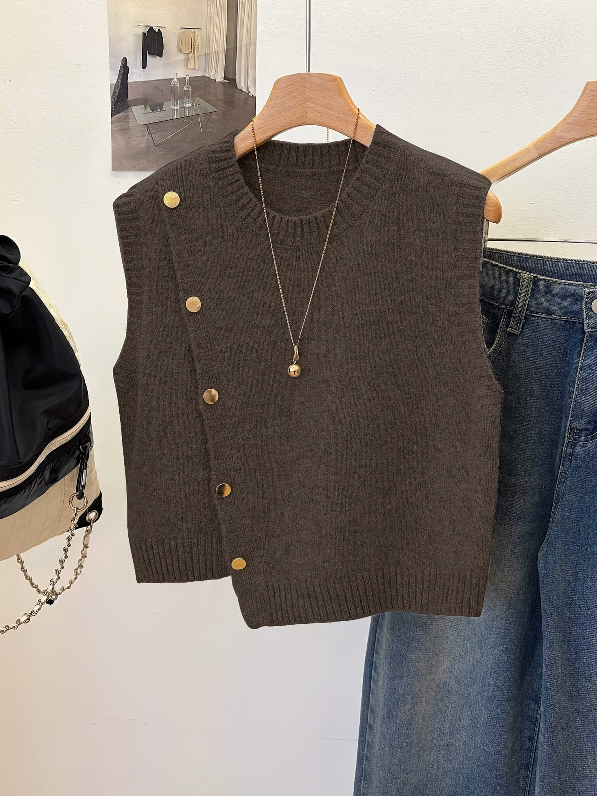 New Fashion Women'S Fresh Solid Color Short Round Neck Asymmetrical Button Accessory Design Fashion Sleeveless Beautiful Sweater Vest, Multi-Functional Vest, Suitable for Daily Commute, Home Comfort, Summer Nights, Parties And Gatherings - Coffee Color
