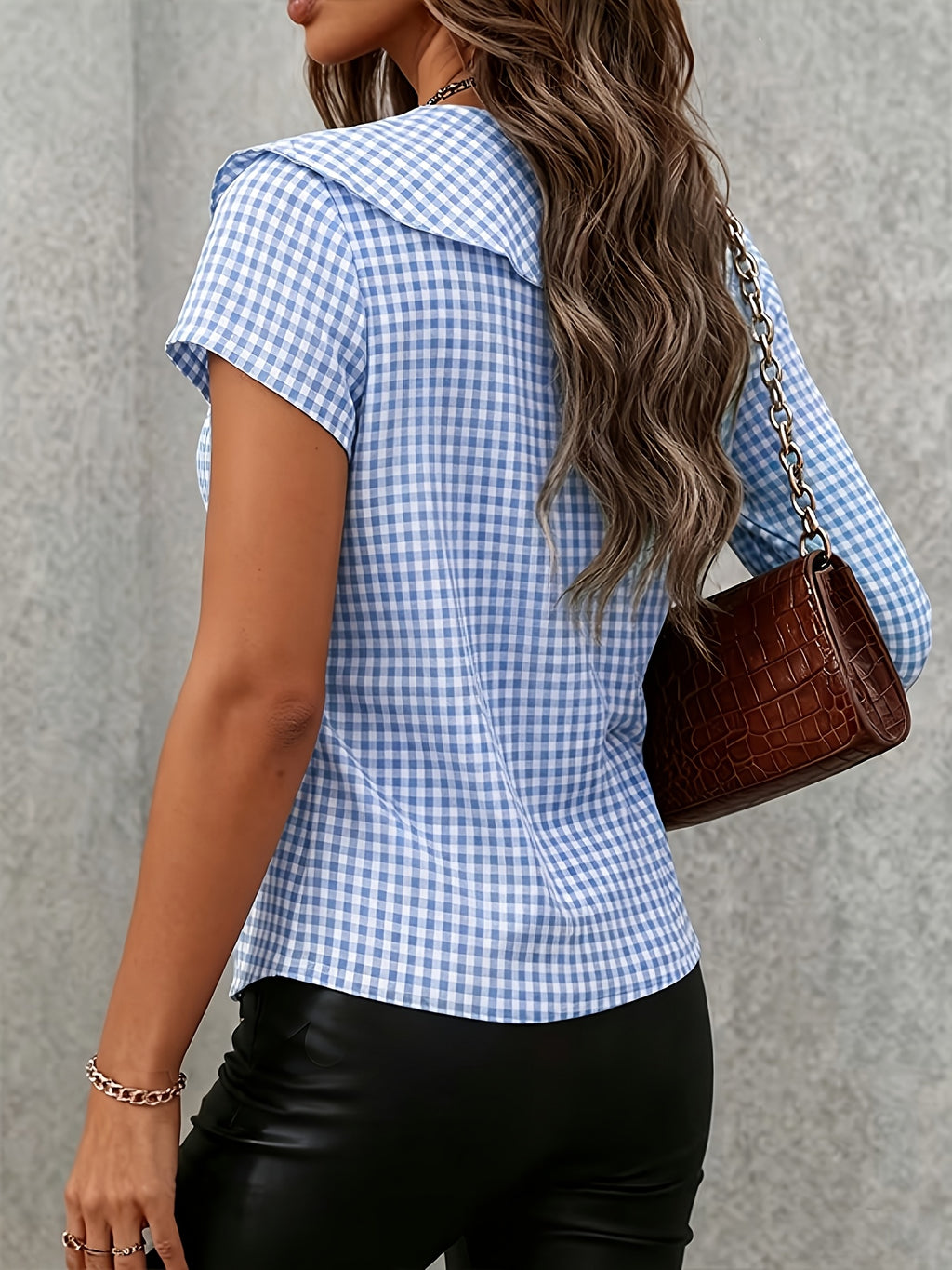 Elegant and Cute Daily Butterfly Collar Short-sleeve Blouse Top, Featuring a Classic Two-tone Plaid Pattern and a Front Tie Bow Design, Suitable for Daily Wear and Casual Outings - Light Blue