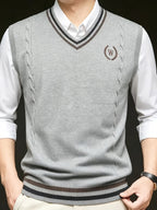 Back-to-school Season Vintage College Style Knitted Vest, Twisted Pattern Fried Dough Twists V-neck Vest, Embroidered Badge Contrast Stripe Sleeveless Sweater Vest, Comfortable and Skin-friendly, Easy to Match, Suitable for Daily Commuting Wear - Grey