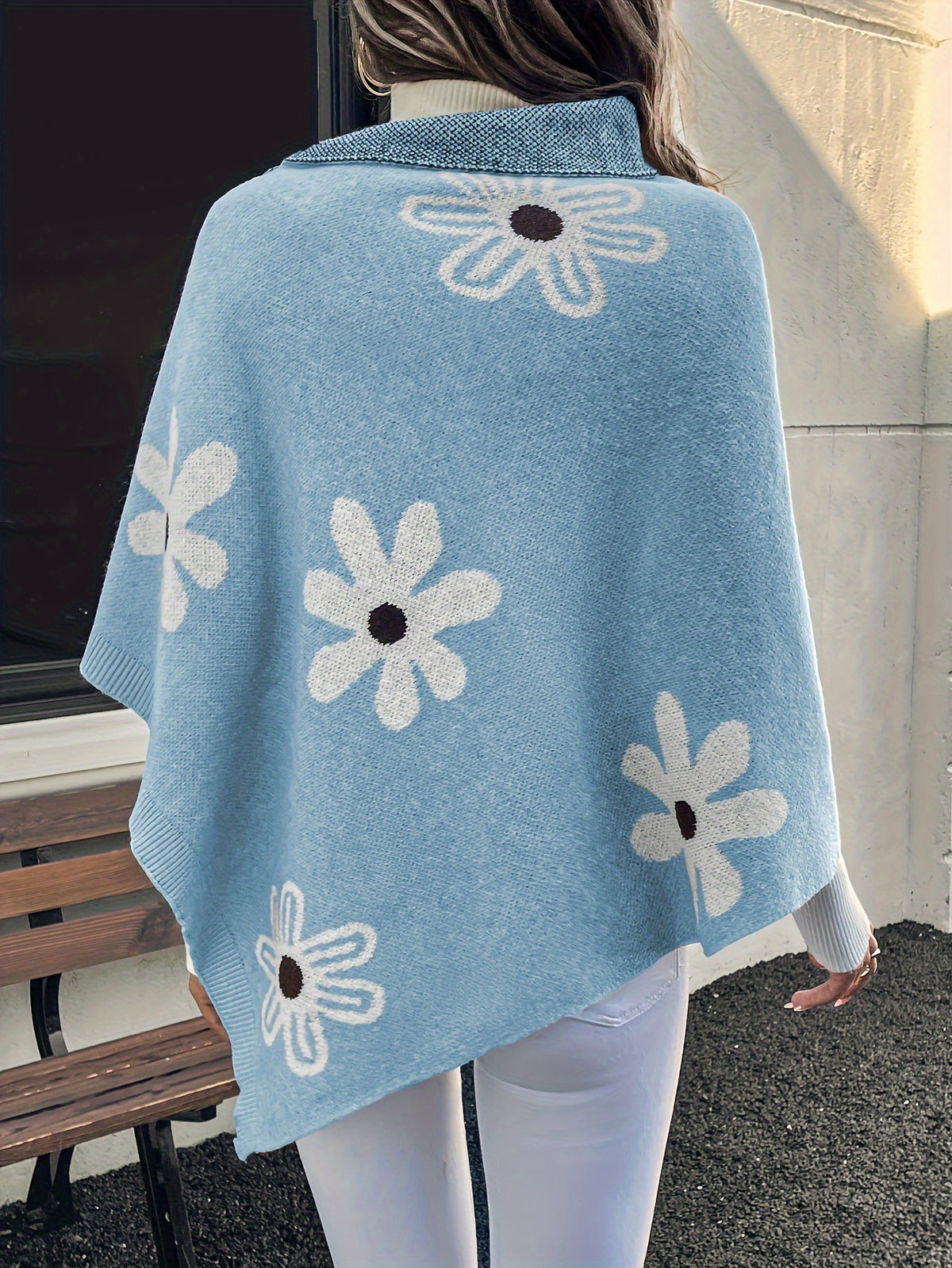 A Versatile And Elegant Cape That Can Be Worn in Various Styles Throughout The Year, Featuring Fashionable Contrasting Colors And a Textured Design, Complete with Buttoned Details - Sky Blue