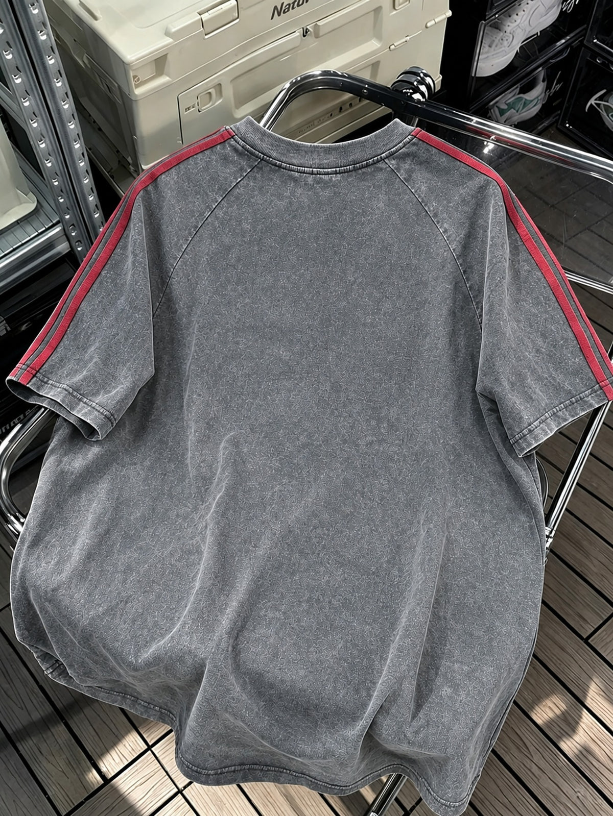 Men's Short-sleeve T-shirt Featuring a Superman Shattered "S" Logo Vintage Print, with an American Vintage Washed and Distressed Design. Suitable for Outdoor Sports and Daily Commuting, and Machine Washable - Unisex - Grey