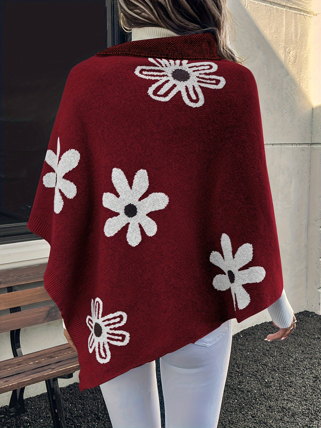 A Versatile And Elegant Cape That Can Be Worn in Various Styles Throughout The Year, Featuring Fashionable Contrasting Colors And a Textured Design, Complete with Buttoned Details - Deep Red