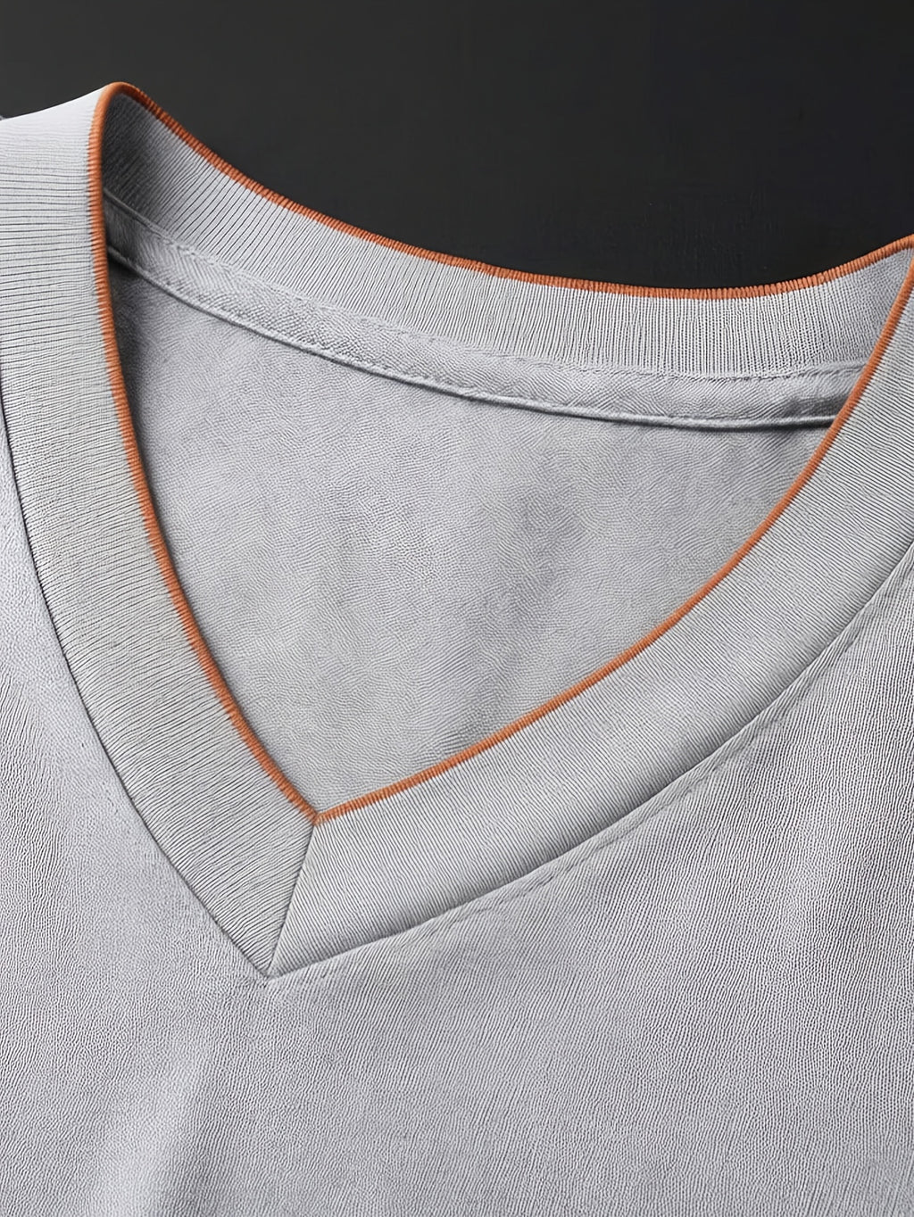 Men'S Summer Short-Sleeved T-Shirt, V-Neck Color-Blocking Details, a Slightly Slim Fit That Conforms to The Body, Showing Neat Lines Without Being Tight, Suitable for Daily Leisure/Weekend Travel Scenarios, And Light Social Scenarios - Silvery Grey