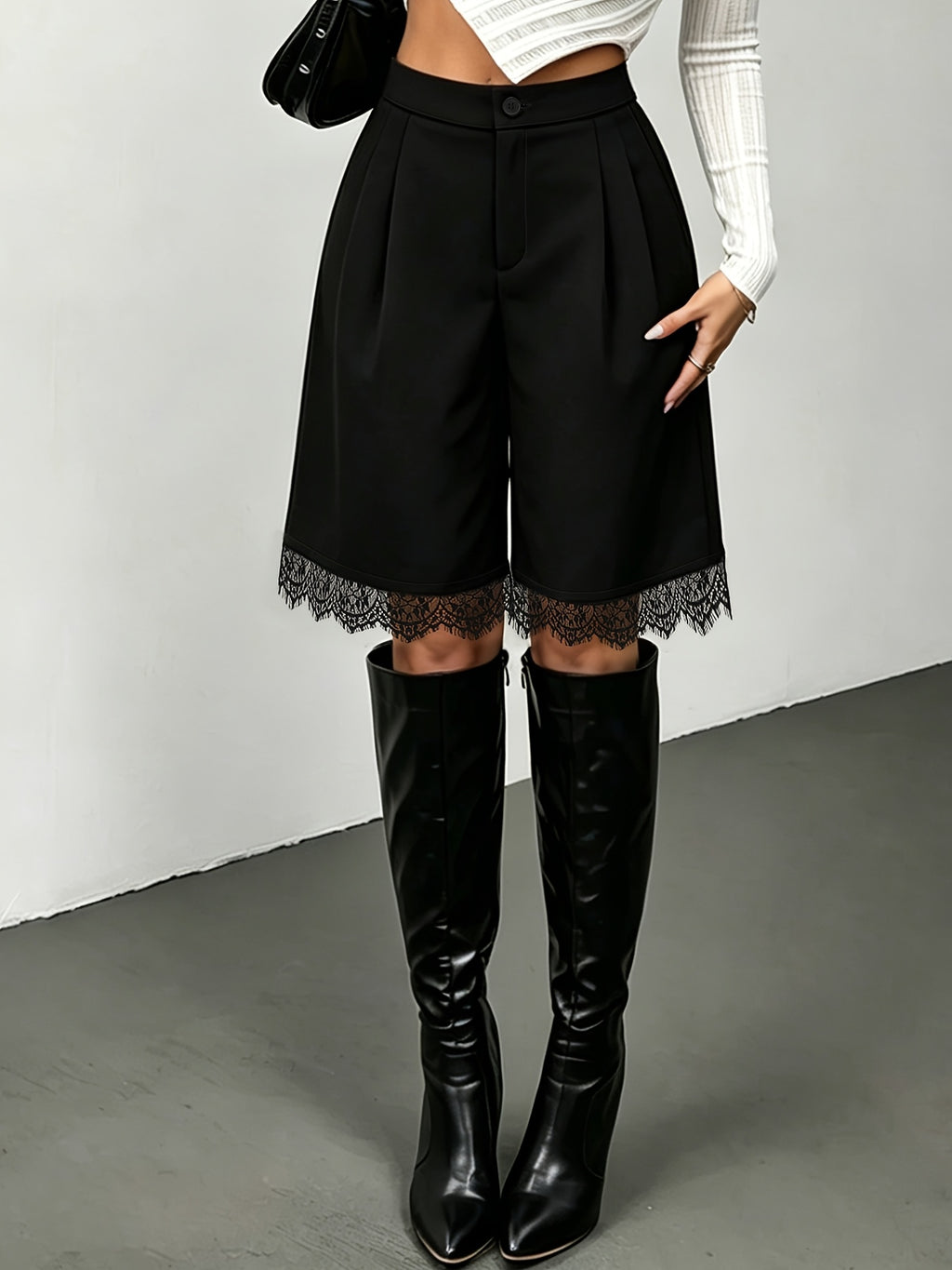 Fashionable New Trendy Versatile Solid Color Women'S Shorts, Lace Trim Pleated Loose Slant Pocket Shorts - Black