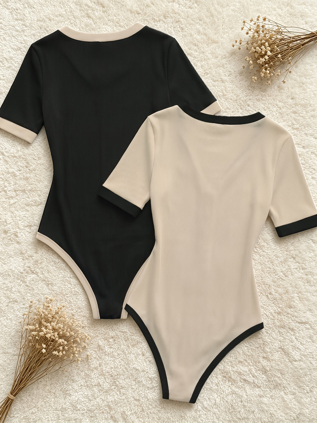 2pcs Spring/Autumn Women's Fashionable and Elegant Contrast Trim V-Neck Short Sleeve Bodysuit, Comfortable, Soft, Waist-Cinching,, High-End Feel, Elegant Commuting Versatile Base Layer Bodysuit, Slightly Sheer - Black+Apricot