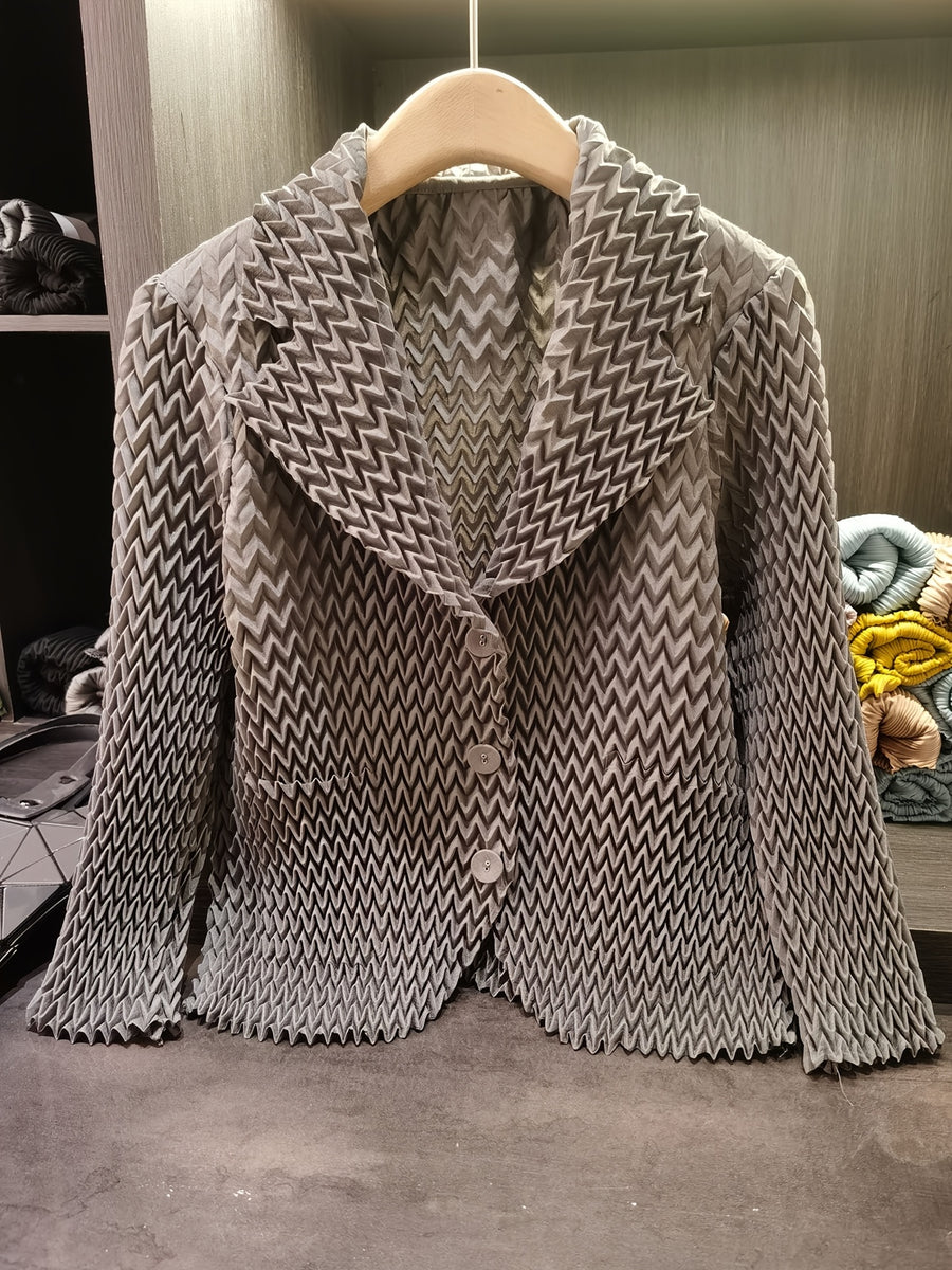 Women's Chevron Pleated Lapel Long Sleeve Cardigan, Oversized Lapel Single Breasted Buttons High Elastic Loose Versatile Commuter Pleated Jacket - Grey