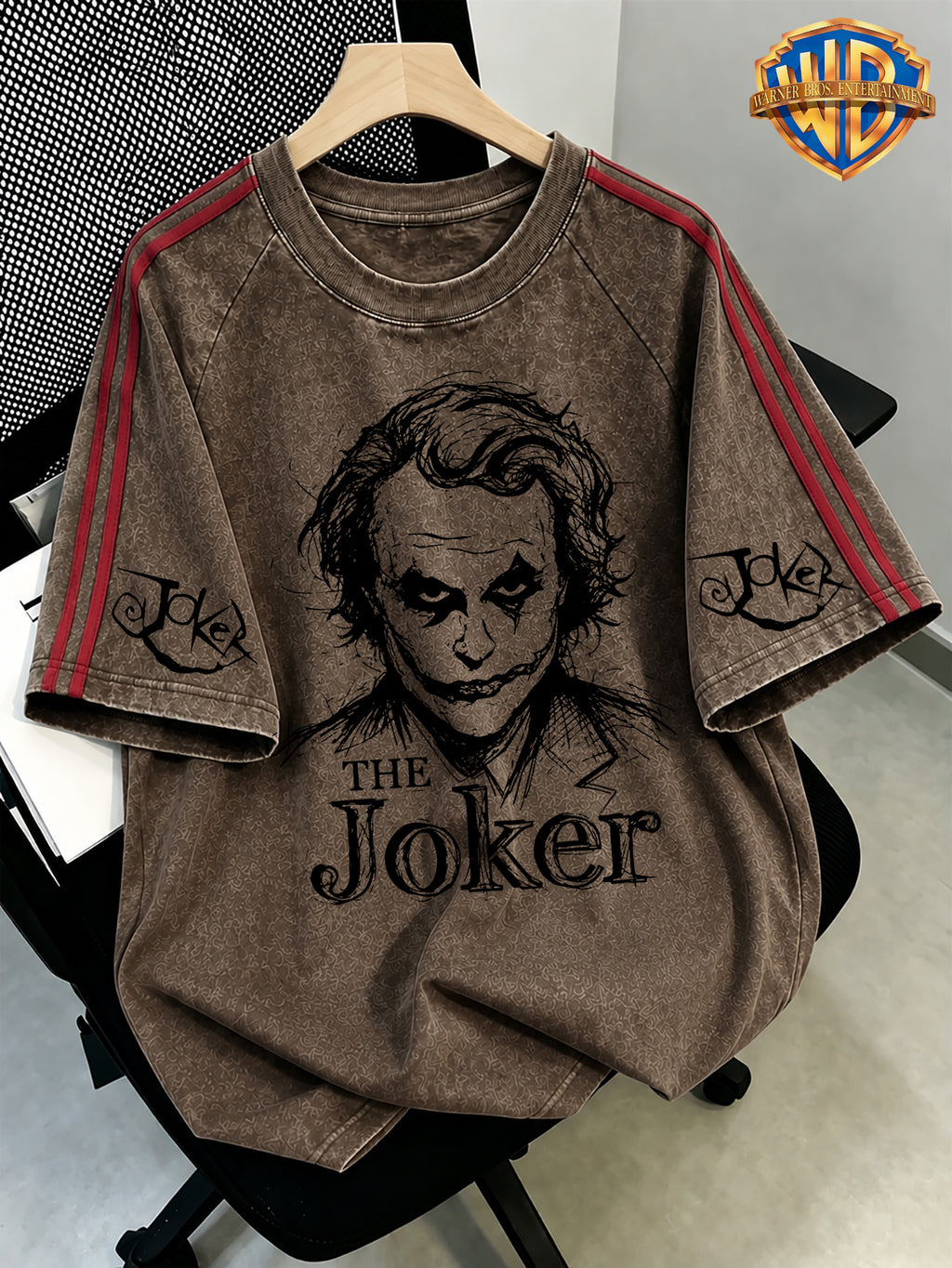 WB Warner Bros. Official License, Red Striped Raglan Vintage Washed Distressed T-Shirt, Sketch Classic Clown Portrait Individual Street Print Short Sleeve Top, Men'S Loose Vintage Streetwear Outfit - Coffee Color
