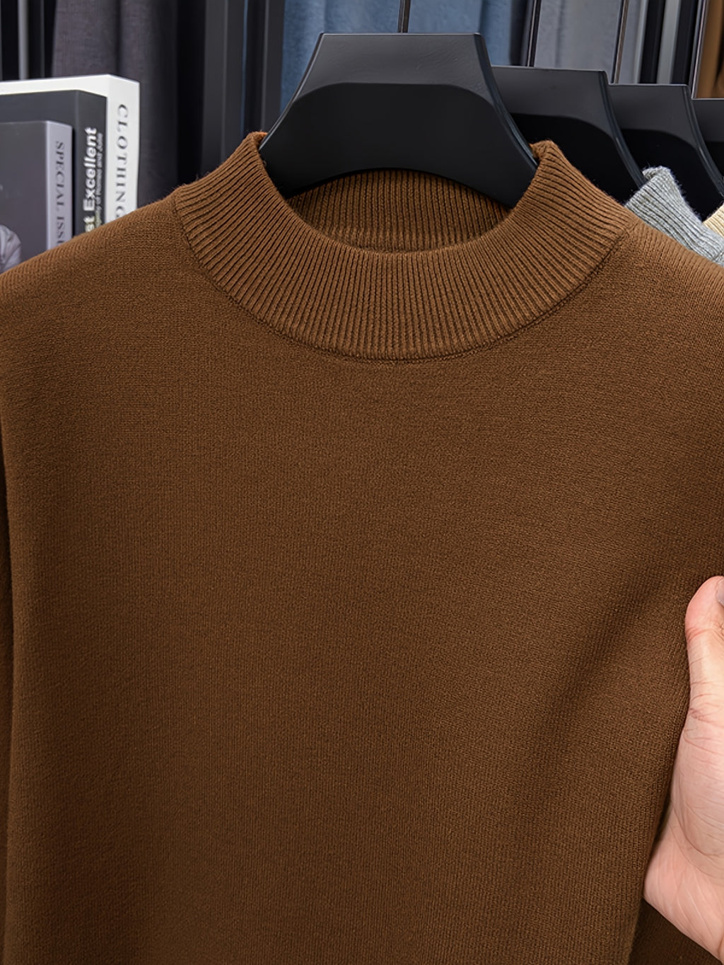 Minimalist Urban Crewneck Sweater for Portable Daily Commuting - Caramel