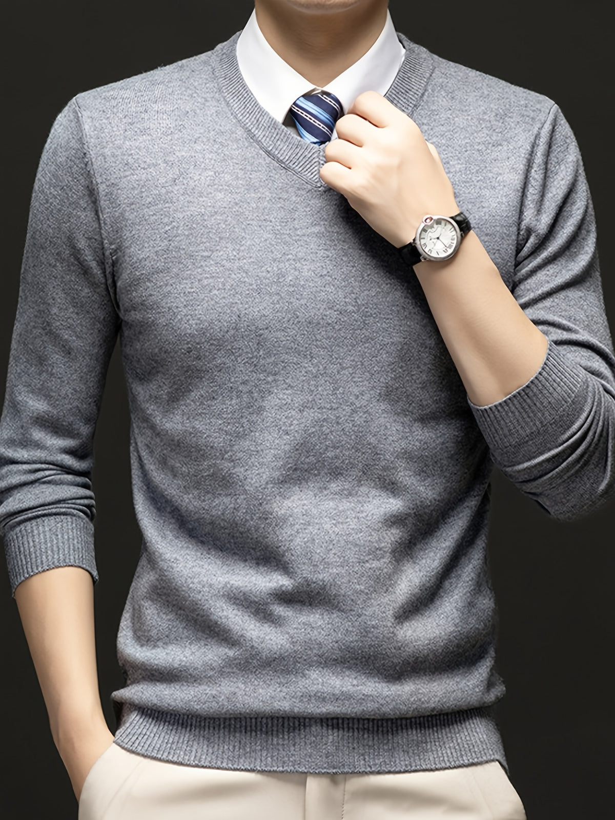 Men's V-neck Knit Base Layer, Form-fitting Without Being Tight, Accentuates a Clean Silhouette While Allowing Unrestricted Arm Movement. Suitable for Business Commutes, Family Gatherings, and Holiday Celebrations - Medium Gray