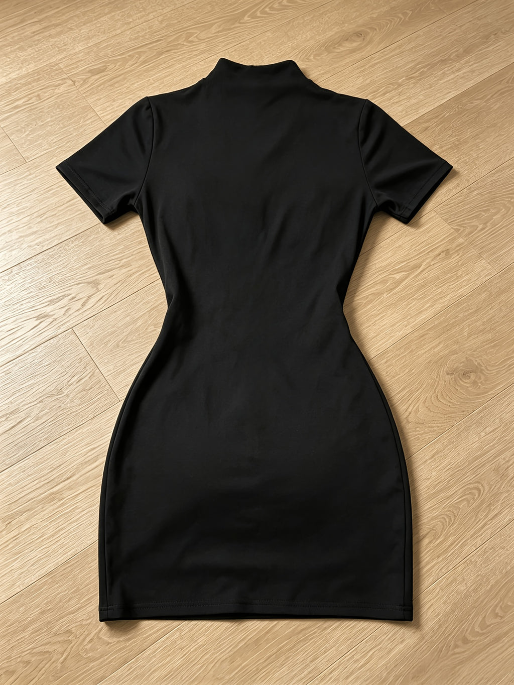 Women's Casual Commuter Style Dress, White Half-High Neck Short Sleeve Slim Fit Hip-Hugging Mini Skirt, Suitable for Spring/Summer Daily and Date Wear - Black