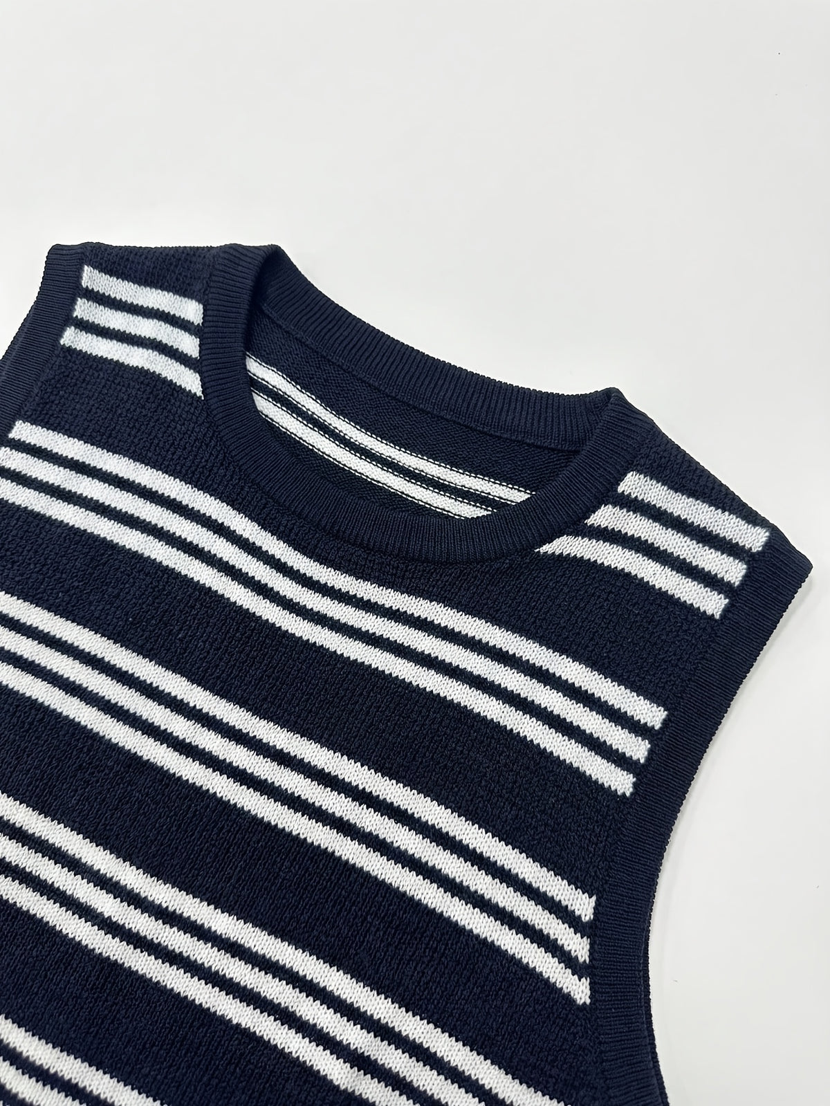 Summer New Men'S Knit Casual Loose Pullover Shirt, Casual Vacation Style Easy Classic Striped Round Neck Sleeveless Vest, Suitable for School, Work, Commuting, Travel, Vacation, Street Wear - Navy Color