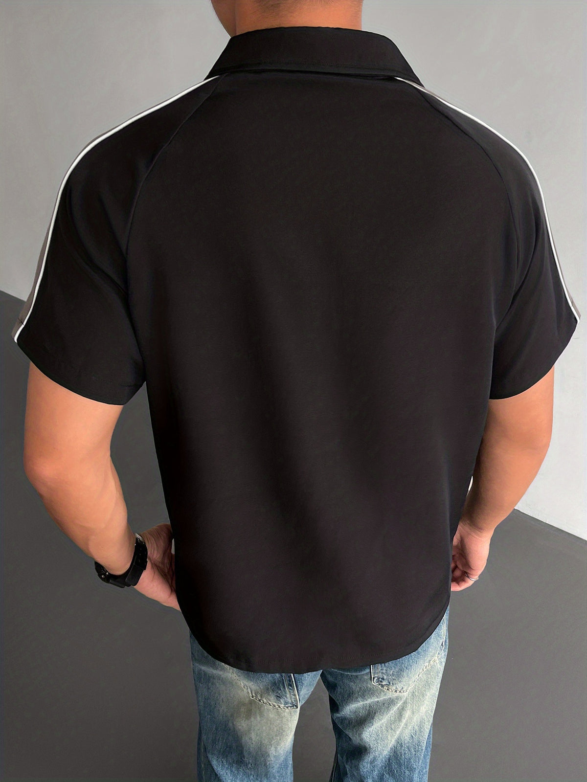 Fashionable Men'S Short-Sleeve Zip-Up Shirt with a Letter Print Pattern in a Collegiate Style, Comfortable for Commuting with Color-Blocking Design, Featuring Side Pockets - Black