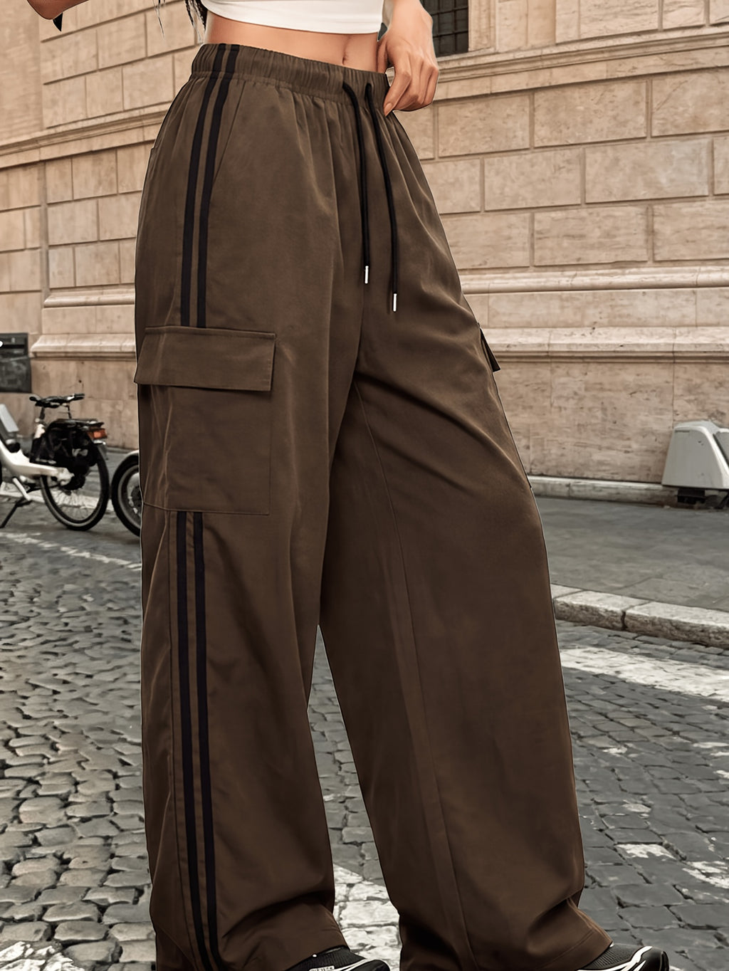 Women's Elastic Drawstring Waist Casual Cargo Wide-leg Pants, Side Vertical Stripe Design, Multiple Pockets, Loose Straight Fit, Casual Street Style, All-season Pants - Coffee Color