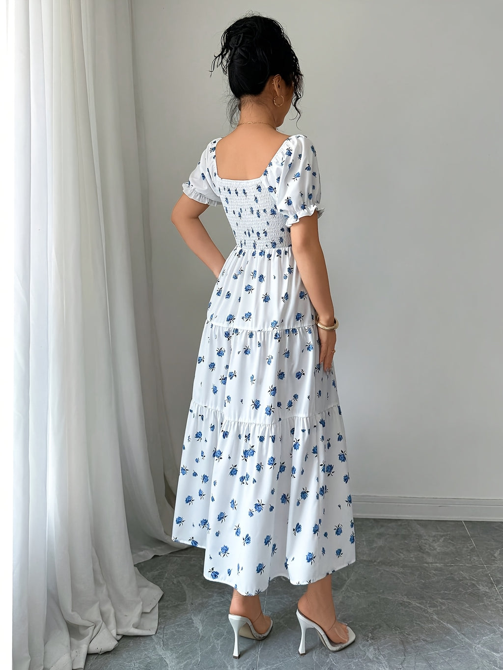 Women'S Ruched Square Neck Short Sleeve Ruffled Hem Dress with Ditsy Floral Print, Suitable for Casual, Work, Travel, Beach, Bohemian, Western, Music Festival, Countryside Style - Blue And White